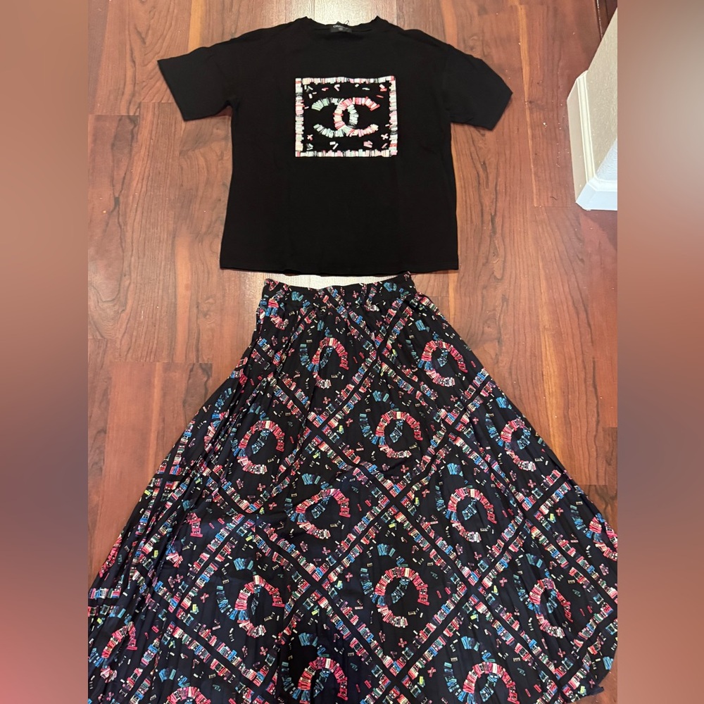 Chic Black Patterned Maxi Skirt - Picture 3 of 3